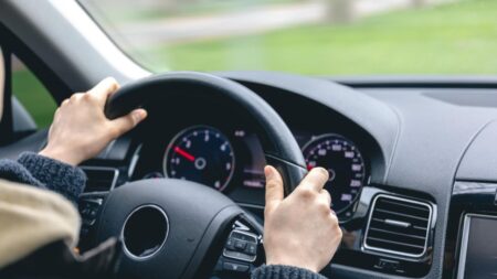 Pourquoi un volant tremble à 110 km/h et comment identifier le problème volant qui tremble à 110 km/h