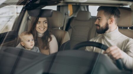 Vérification voiture avant départ en vacances avec enfants : ce qu’il faut contrôler avant de partir verification-voiture-avant-depart-vacances
