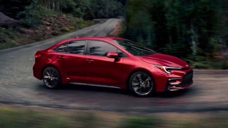 Toyota Corolla : pourquoi est-elle devenue la référence de la fiabilité ? Notre analyse 2025-Toyota-Corolla-Hybrid
