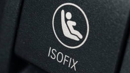 Comment savoir si ma voiture est compatible avec un siège auto ISOFIX ? logo-isofix-siege-auto