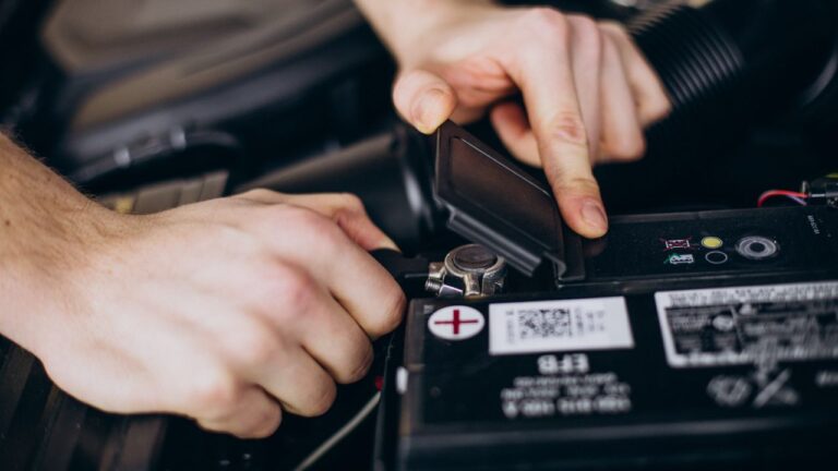 Batterie de voiture : comment bien la choisir, l’entretenir et doubler sa durée de vie entretien-batterie-de-voiture