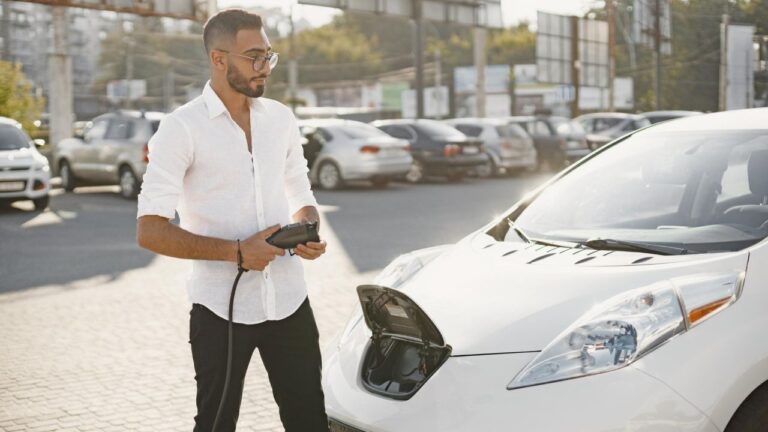 Voiture électrique d’occasion : est-ce enfin le bon moment pour acheter ? acheter-voiture-electrique-occasion